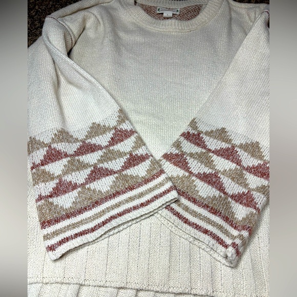 Love Riche Cream Sweater with Triangular Pattern - Picture 2 of 4